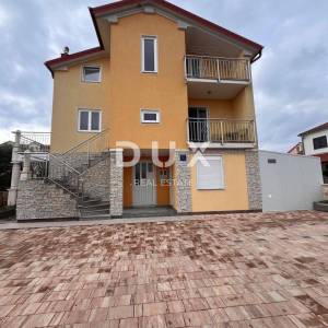 ŠIBENIK, BILICE - Kuća s 5 apartmana 100 m od mora