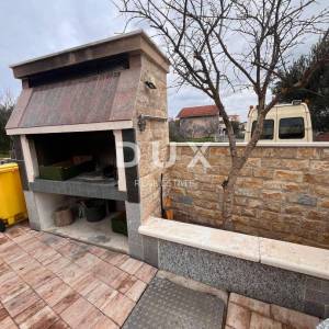 ŠIBENIK, BILICE - Kuća s 5 apartmana 100 m od mora