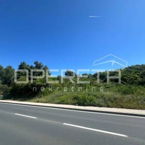 Šibenik Bioci – zemljište 912 m² u R2 zoni, sportska namjena