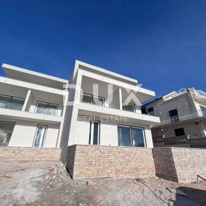 ŠIBENIK, BRODARICA - Stan s vrtom u novogradnji I. red do mora