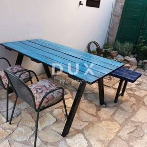 ŠIBENIK, CENTAR - Kuća u centru grada s tri apartmana i 230 m2 dvorišta i o