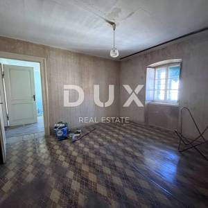 ŠIBENIK, CENTAR- stan za potpunu adaptaciju 