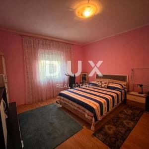 ŠIBENIK, DRNIŠ - Kuća s velikom okućnicom na osami
