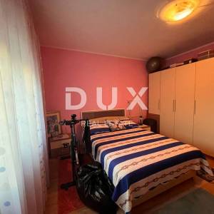 ŠIBENIK, DRNIŠ - Kuća s velikom okućnicom na osami