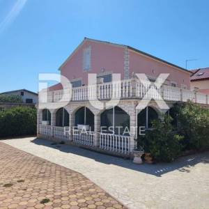 ŠIBENIK, PIROVAC - kuća sa dva velika stana