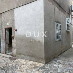 ŠIBENIK, PIROVAC - Kuća uz more u povijesnoj jezgri