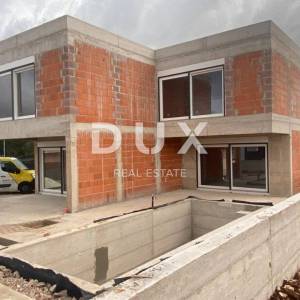 ŠIBENIK, PIROVAC - Moderni duplex sa vrtom u izgradnji 