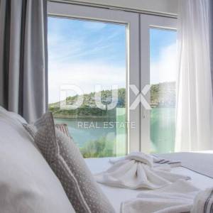 ŠIBENIK, RAŽANJ - Luksuzna vila s grijanim bazenom pokraj mora