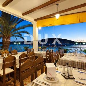 ŠIBENIK, ROGOZNICA - Predivna kamena kuća i restoran uz more