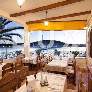 ŠIBENIK, ROGOZNICA - Predivna kamena kuća i restoran uz more