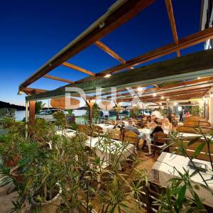ŠIBENIK, ROGOZNICA - Predivna kamena kuća i restoran uz more