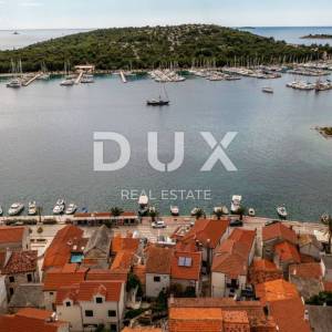 ŠIBENIK, ROGOZNICA - Predivna kamena kuća i restoran uz more