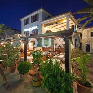 ŠIBENIK, ROGOZNICA - Predivna kamena kuća i restoran uz more