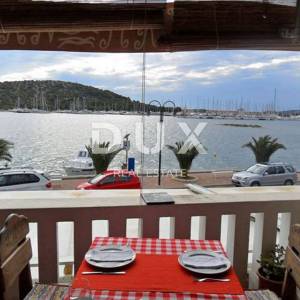 ŠIBENIK, ROGOZNICA - Predivna kamena kuća i restoran uz more
