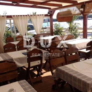 ŠIBENIK, ROGOZNICA - Predivna kamena kuća i restoran uz more