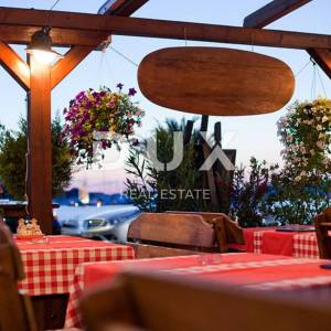 ŠIBENIK, ROGOZNICA - Predivna kamena kuća i restoran uz more