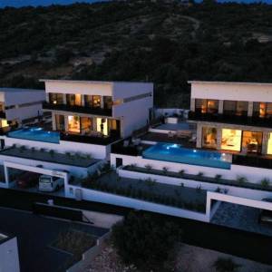ŠIBENIK, ROGOZNICA - Prekrasna vila s bazenom u blizini mora