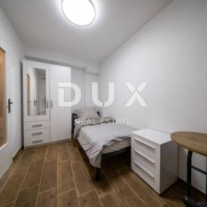 ŠIBENIK, ROGOZNICA - Renovirana kuća u nizu pokraj mora