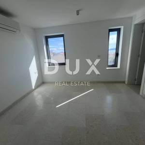 ŠIBENIK, VODICE - Dvoetažni penthouse prvi red do mora
