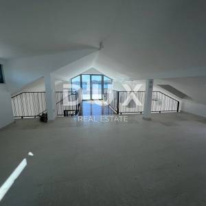ŠIBENIK, VODICE - Dvoetažni penthouse prvi red do mora