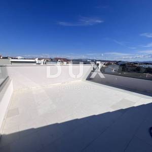 ŠIBENIK, VODICE - Dvoetažni penthouse prvi red do mora