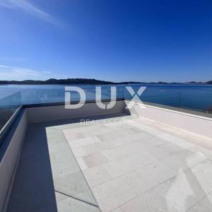 ŠIBENIK, VODICE - Dvoetažni penthouse prvi red do mora