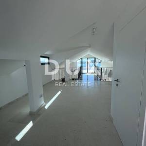 ŠIBENIK, VODICE - Dvoetažni penthouse prvi red do mora