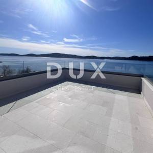 ŠIBENIK, VODICE - Dvoetažni penthouse prvi red do mora