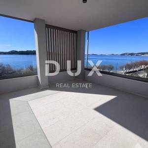 ŠIBENIK, VODICE - Dvoetažni penthouse prvi red do mora