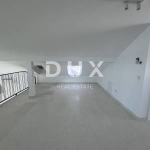 ŠIBENIK, VODICE - Dvoetažni penthouse prvi red do mora