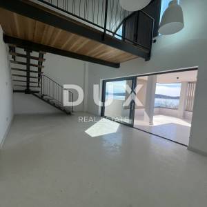 ŠIBENIK, VODICE - Dvoetažni penthouse prvi red do mora