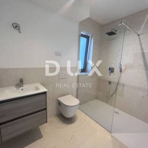 ŠIBENIK, VODICE - Dvoetažni penthouse prvi red do mora