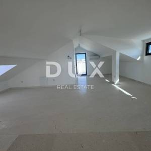 ŠIBENIK, VODICE - Dvoetažni penthouse prvi red do mora