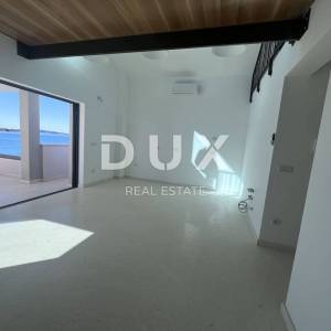 ŠIBENIK, VODICE - Dvoetažni penthouse prvi red do mora