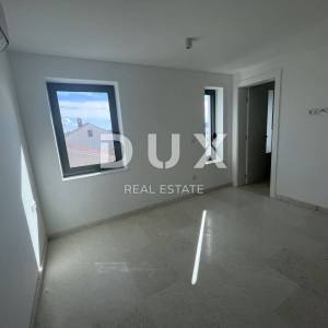 ŠIBENIK, VODICE - Dvoetažni penthouse prvi red do mora