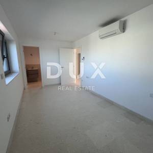 ŠIBENIK, VODICE - Dvoetažni penthouse prvi red do mora