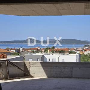 ŠIBENIK, VODICE – Penthouse s panoramskim pogledom na more, luksuz koji diše slobodom i svjetlom