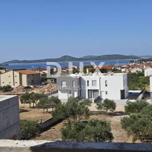 ŠIBENIK, VODICE – Penthouse s panoramskim pogledom na more, luksuz koji diše slobodom i svjetlom
