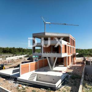 ŠIBENIK, VODICE – Penthouse s panoramskim pogledom na more, luksuz koji diše slobodom i svjetlom
