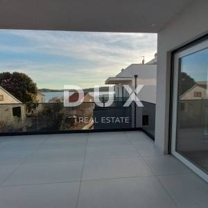 ŠIBENIK, VODICE - Predivan penthouse S8 pokraj mora