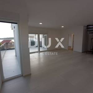 ŠIBENIK, VODICE - Predivan penthouse S8 pokraj mora