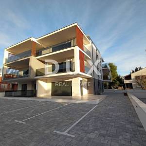 ŠIBENIK, VODICE - Predivan penthouse S8 pokraj mora