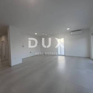 ŠIBENIK, VODICE - Predivan penthouse u novogradnji 1. red do mora