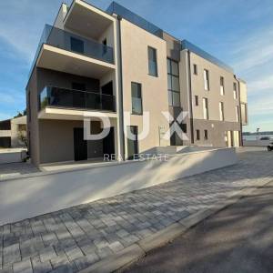 ŠIBENIK, VODICE - Predivan penthouse u novogradnji 1. red do mora