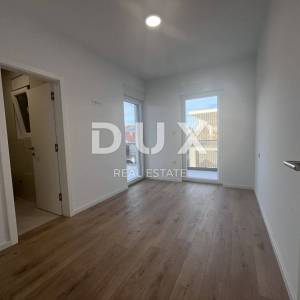 ŠIBENIK, VODICE - Predivan penthouse u novogradnji 1. red do mora