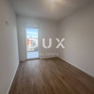 ŠIBENIK, VODICE - Predivan penthouse u novogradnji 1. red do mora