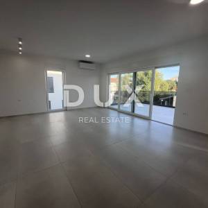 ŠIBENIK, VODICE - Predivan penthouse u novogradnji 1. red do mora