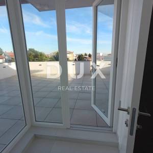 ŠIBENIK, VODICE - Predivan penthouse u novogradnji 1. red do mora