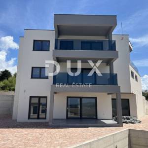 ŠIBENIK, VODICE – Prostrana Vila s prekrasnim pogledom na more