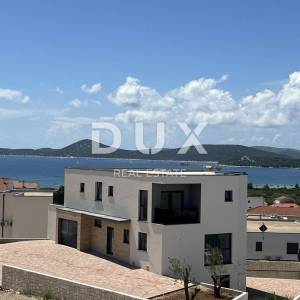 ŠIBENIK, VODICE – Prostrana Vila s prekrasnim pogledom na more